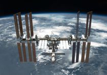 Плохая погода заставила космонавтов задержаться на МКС