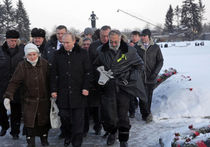 Путину показали могилу брата, погибшего в блокаду 