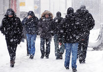 Москва надорвала живот от снега