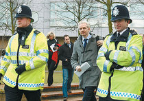 Ассанжу ждать еще месяц