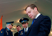 Медведева бросили на партстроительство