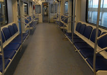 Вагоны метро откинут сиденья