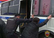 Пришли гости ломать кости