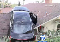 Житель Лос-Анджелеса припарковал свое авто на крыше