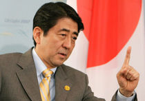 Впервые за 10 лет премьер-министр Японии наносит визит в Москву
