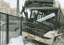 Фанаты "Кубани" закидали камнями автобус с болельщиками "Алании"