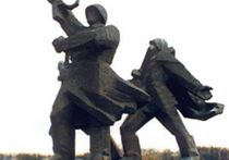 В Латвии хотят снести монумент воинам - освободителям, в то время как год назад открыли памятник латышским батальонам СС