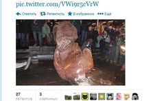 Демонстранты в Киеве снесли памятник Ленину