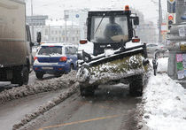 Очередной снегопад обездвижил Москву