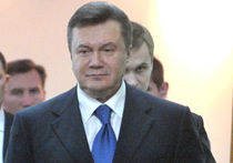  Янукович прилетел в Ростов-на-Дону, но вместо пресс-конференции написал обращение