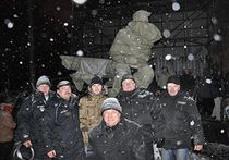 Памятник Лобановскому в Киеве спасают от беспорядков