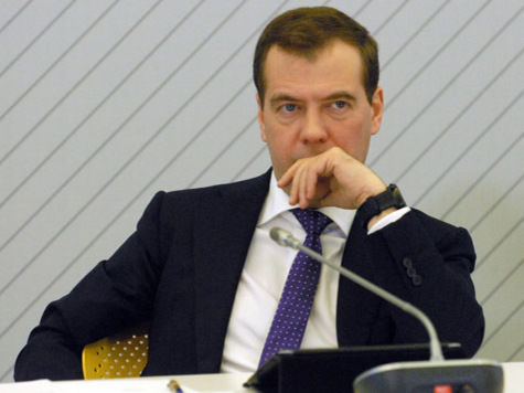 Медведев не смог пробить авансовые платежи за услуги естественных монополий

