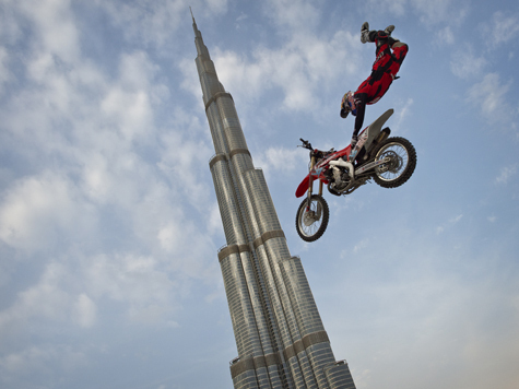 В Дубае прошел первый этап мирового тура фристайл-мотокросса Red Bull X-Fighters