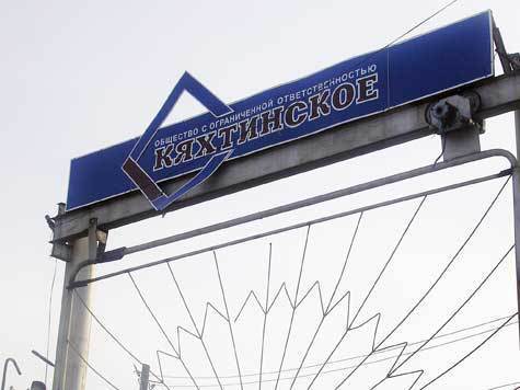 Год назад, в марте 2011 года, президент РБ Вячеслав Наговицын посетил обанкроченный Усть-Кяхтинский свинокомплекс, в котором словно в Бермудском треугольнике «потерялись» около полумиллиарда рублей, выделенных на реализацию нацпроекта