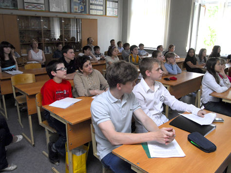 В московских школах скоро разрешат играть в... карты. Но только под присмотром учителей