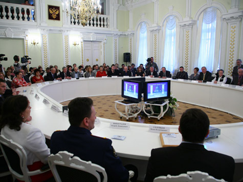 Накануне Дня печати губернатор Виноградов наградил журналистов - победителей конкурса