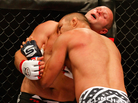 Федор Емельяненко был нокаутирован Хендерсоном в первом же раунде