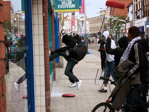 В Великобритании за уличные беспорядки арестована посол Олимпиады-2012