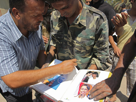 Интересные находки повстанцев: Муаммар Каддафи обожал Кондолизу Райс, а его сын — мальчиков