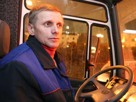Водителя столичного автобуса задавил собственный же транспорт во время ремонта