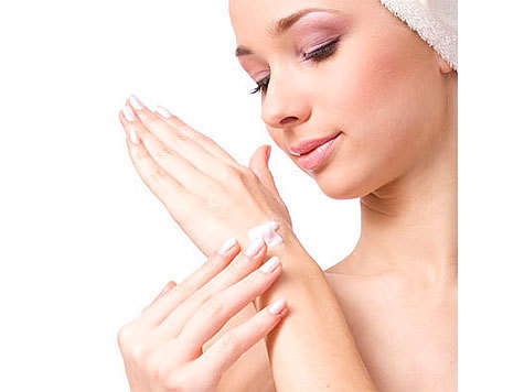 Первым кремом, в состав которого включены человеческие белки — пептиды, вооружились столичные косметологи. 