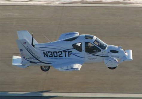 На этой неделе летающая машина Transition получила одобрение от Федерального управления гражданской авиации США (FAA), которое присвоило новинке статус “легкого спортивного самолета”.