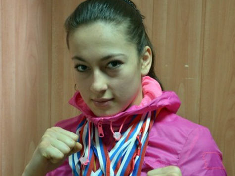 Пояс чемпионки мира получила Сеанат Шахсинова на втором чемпионате мира, который проходил 18-21 апреля в Москве, на арене Дворца спорта «Динамо»