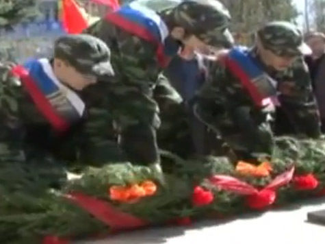 Чиновники из Родников вернули венки с могил солдат только после бури негодования в интернете

