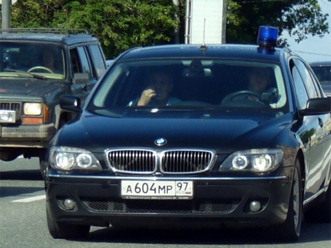 Объявлен в розыск BMW с мигалкой, протаранивший авто на Киевском шоссе 