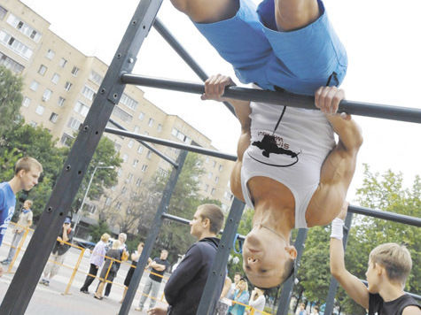 Солнечным летним днем 15 августа на главной площади перед администрацией города Железнодорожный развернулось масштабное спортивное действо — мастер-класс по воркауту