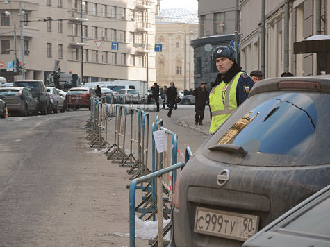 Сотрудники ФСБ перегородили дорогу в центре города «для служебного пользования»
