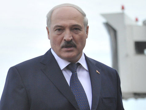 Батька раздумал пускать к себе наших лётчиков

