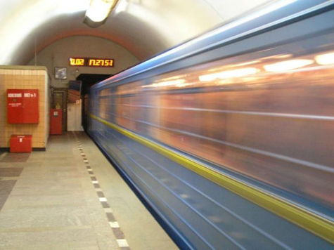 Метрополитен и общественный транспорт Москвы в новогоднюю ночь и Рождество будут работать дольше обычного