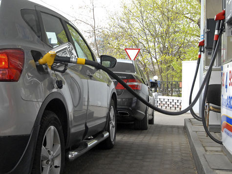 Оптовые цены на автомобильное топливо уже 4 дня стоят на месте
