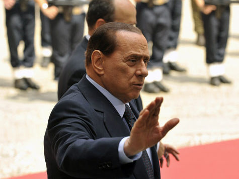 Приговор бывшему премьеру Италии в зале встретили аплодисментами

