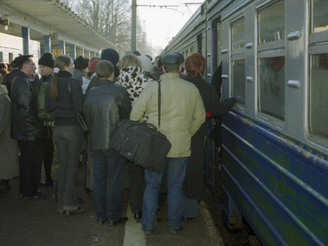 Российские чиновники разоблачили поезд с мигрантами: плохая посуда и перевозят наркотики