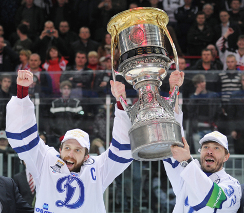 Впервые в истории Континентальной хоккейной лиги главный трофей достается «Западу»