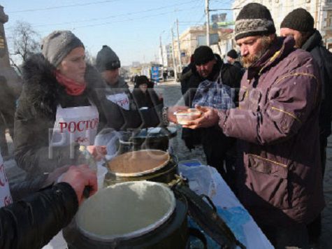 Волонтеры, кормящие бездомных, обращаются за помощью к ростовчанам