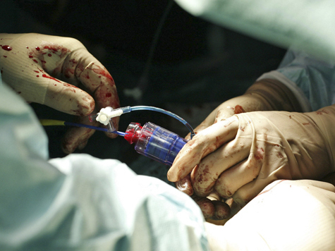 Во время медицинской процедуры по удалению кисты скончалась в среду на хирургическом столе 34-летняя женщина в подмосковном Раменском