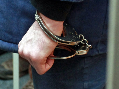 У товарищей из правоохранительных органов Максим Киселев надеялся получить консультацию — как ему действовать в сложившейся ситуации