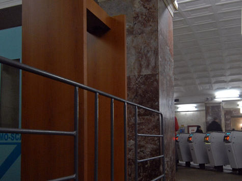 Металлоискатели появятся в вестибюлях каждой станции московской подземки уже к декабрю — объявлен тендер на закупку этих агрегатов