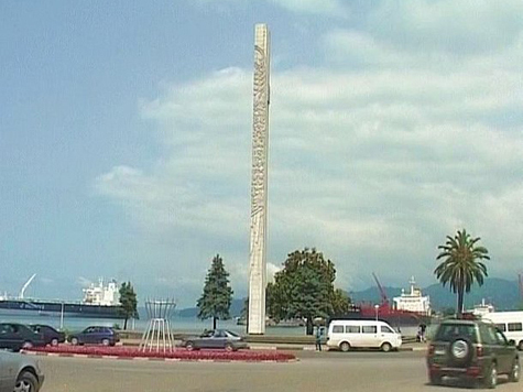 Очередной монумент в память о Великой Отечественной войне сносят в Грузии