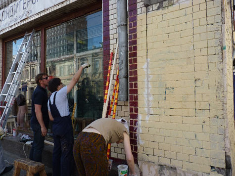Реставраторы решают, как спасти надписи на исторических зданиях Москвы
