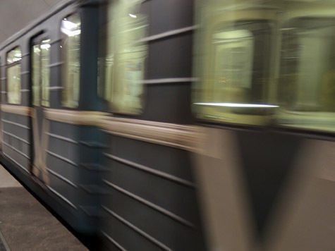 Не успели стихнуть разговоры по поводу череды сбоев в московском метро 19 сентября, как в минувшие пятницу, субботу и воскресенье в подземке случились новые ЧП