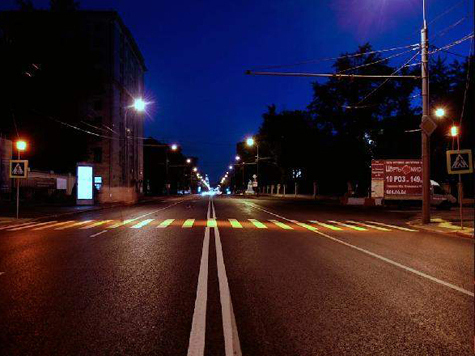 Нерегулируемые пешеходные переходы в Москве осветят новыми фонарями, создающими «световой коридор»