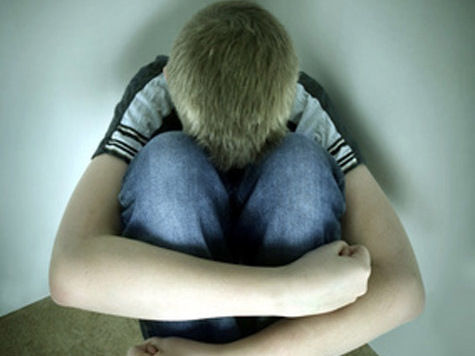 Поисками 15-летнего подростка из Одинцовского района Подмосковья, который днем 31 мая спрыгнул с моста близ села Каринское, заняты местные спасатели