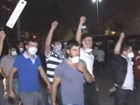 Демонстранты потеряли площадь Таксим и рискуют лишиться парка Гези
