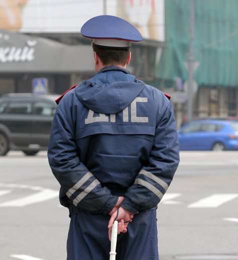 Необычную комбинацию с маскарадом разработали столичные борсеточники для того, чтобы обобрать автомобилистку в центре Москвы
