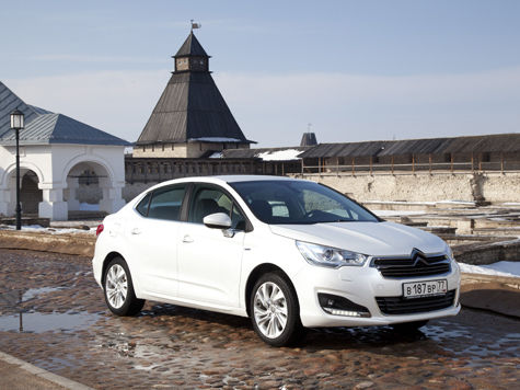 Эксперты портала «АвтоВзгляд» тестируют новый седан Citroёn C4 