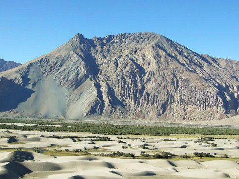 Просеивание песка поющих дюн помогло воспроизвести в лаборатории весь спектр их звучания